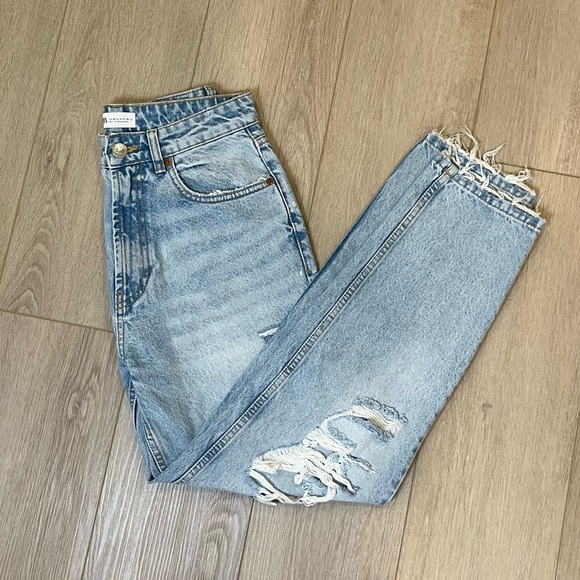ZARA High-Rise Distressed Blue Jeans - Size 6 - Picture 15 of 15